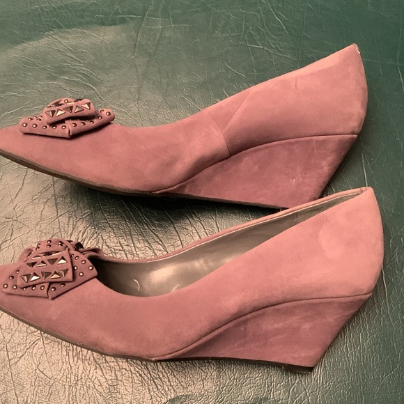 Gray Suede BCBGeneration Heels - Picture 5 of 6